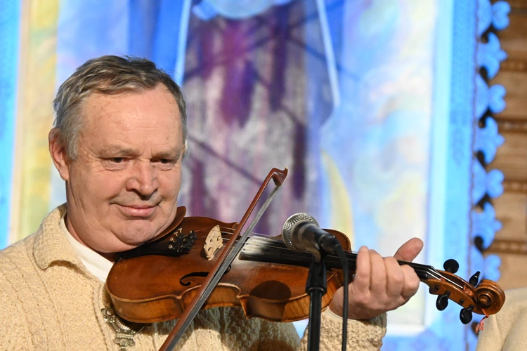 Kolędowanie z Muzyką Lassaków "Heliosów" 