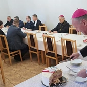 Życzymy sił na kolejne lata posługi