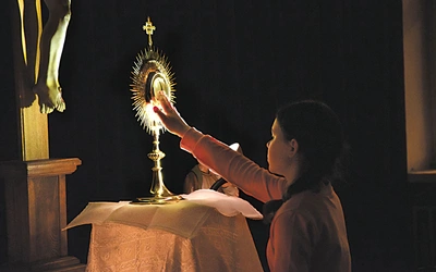 Między banałem a tajemnicą. Jak odnaleźć zagubione poczucie sacrum?