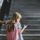 Czas ratować mózgi naszych dzieci. Na naszych oczach kruszy się mit technologicznego postępu