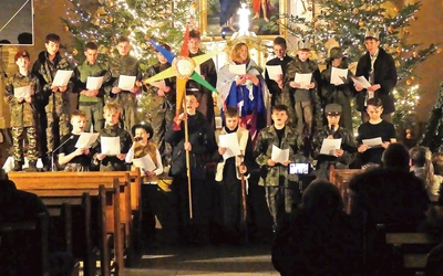 Dopełnieniem spektaklu było wspólne kolędowanie.