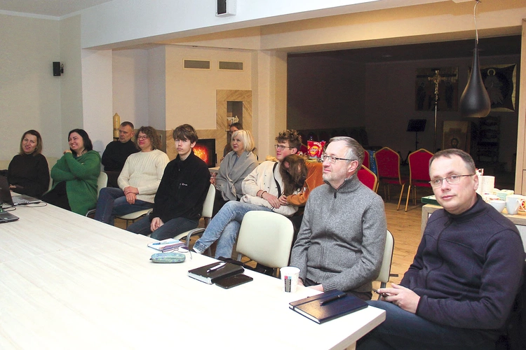 Spotkanie szkoleniowe było ożywioną rozmową i przewidywaniem możliwych scenariuszy.