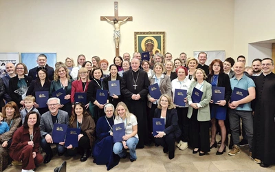 Absolwenci, animatorzy i organizatorzy z bp. Andrzejem. 