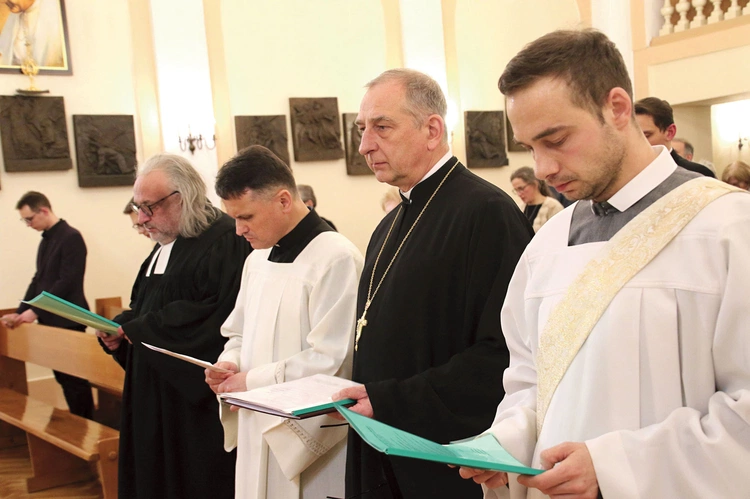 – Różne tradycje chrześcijańskie otrzymały różne talenty, i nikt z nas nie jest wezwany do zakopywania swojego daru. Przeciwnie, jesteśmy wezwani, aby dzielić się tym, co otrzymaliśmy, z pokorą i wdzięcznością, aby pomnażać nadzieję – wybrzmiało w czasie nabożeństwa w kaplicy seminaryjnej.