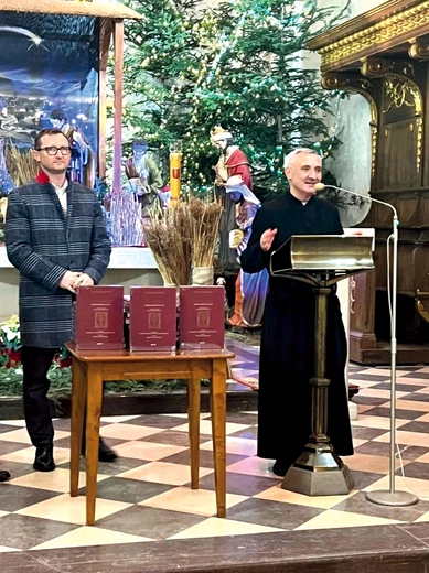 Ojciec Rafał Kupczak OMI podczas prezentacji polskiego wydania Spicilegium.