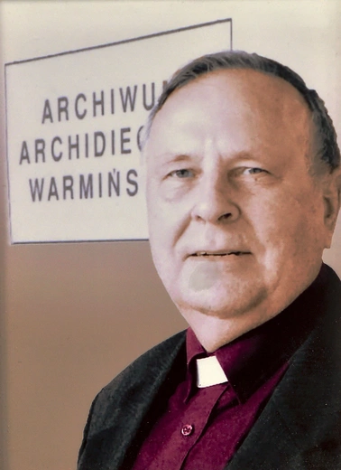  Ksiądz prof. Alojzy Szorc urodził się 6 października 1935 r.  w Chojnowie,  zmarł 27 grudnia 2010 r.  w Olsztynie.