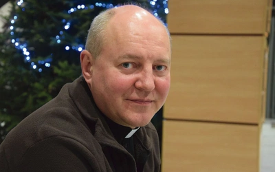 Kapelanowi z Charkowa można pomóc poprzez FB „Michał Kapelan”.  