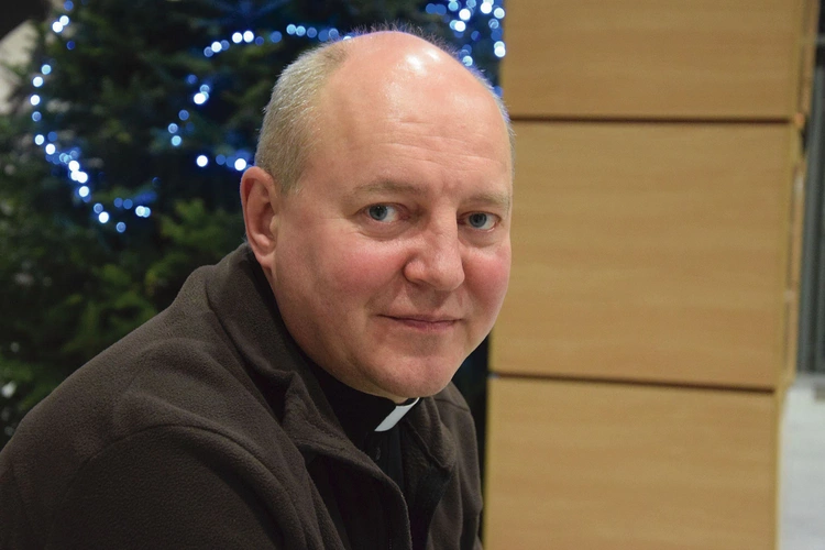 Kapelanowi z Charkowa można pomóc poprzez FB „Michał Kapelan”.  