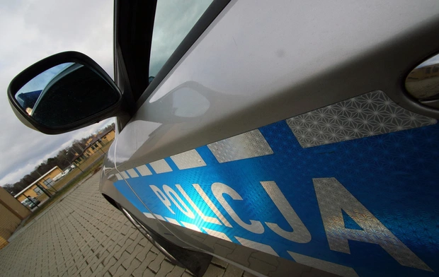 Policjanci szukają złodzieja figurki Matki Bożej z kapliczki na Targówku