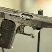 Pistolet mjr. Sucharskiego trafił do Muzeum II Wojny Światowej