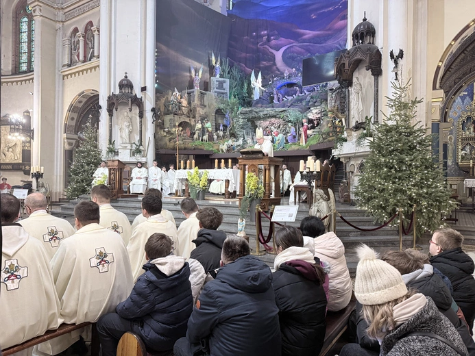 Adoracja żłóbka Liturgicznej Służby Ołtarza