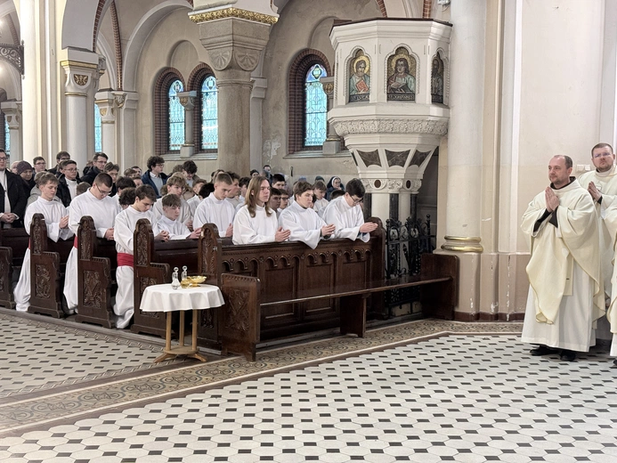 Adoracja żłóbka Liturgicznej Służby Ołtarza
