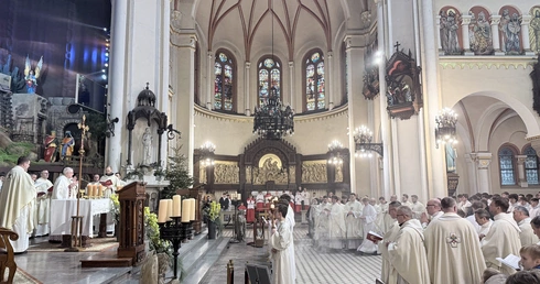 Adoracja żłóbka Liturgicznej Służby Ołtarza