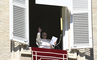 W oknie Pałacu Apostolskiego