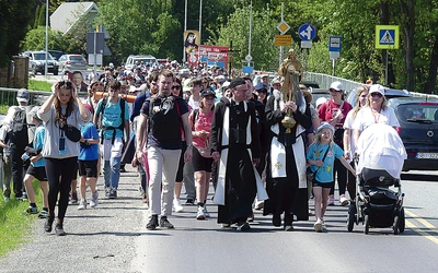 Na łagiewnickie pielgrzymowanie zaproszeni są  wszyscy, którzy chcą doświadczyć mocy modlitwy i spotkania  we wspólnocie.