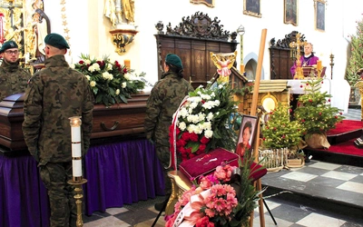 Pogrzeb odbył się w gliwickim Kościele Wszystkich Świętych.
