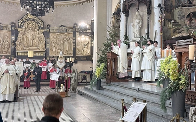 Bp Adam Wodarczyk udzielił szczególnego błogosławieństwa ministrantom, którzy chcą przygotowywać się do posługi animatora.