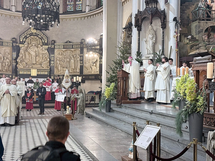 Bp Adam Wodarczyk udzielił szczególnego błogosławieństwa ministrantom, którzy chcą przygotowywać się do posługi animatora.