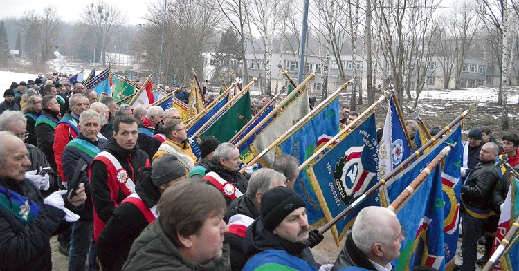 Gołębiarze z całego kraju oddali hołd ofiarom tragedii budowlanej. 