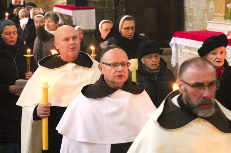 Święto Ofiarowania Pańskiego to co roku czas wspólnego dziękczynienia za życie poświęcone Bogu i umacniania więzi.