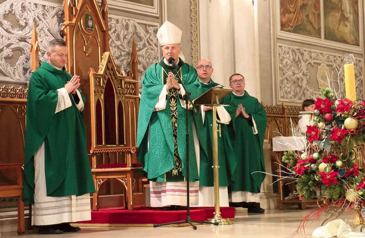 Bp Marek Solarczyk podczas Eucharystii modlił się w intencji diecezjan.