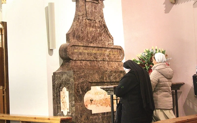 Grób m. Józefy Hałacińskiej w płockiej farze.