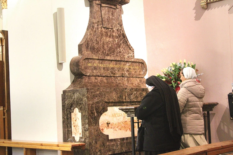 Grób m. Józefy Hałacińskiej w płockiej farze.