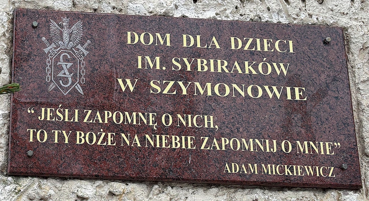 Historia tego miejsca związana jest z losami Polaków zesłanych na Sybir. 