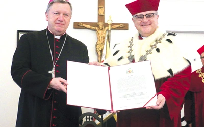 Kanoniczne erygowanie przez metropolitę wrocławskiego. Dokument trafił  do rąk rektora  ks. prof. Sławomira Stasiaka.
