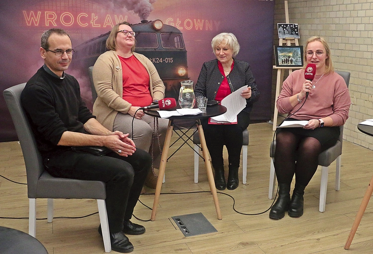 Dialog osób świeckich z duchownymi i wspólne wypracowywanie różnych rozwiązań to coraz częstsza formuła w archidiecezji wrocławskiej.