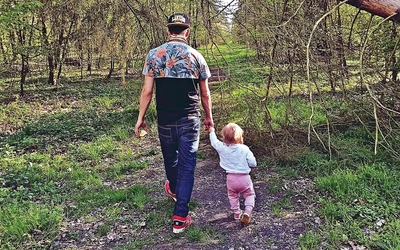 Bycie rodzicem wymaga nieustannego podnoszenia swoich umiejętności społecznych.