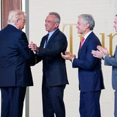 Trump czyni Ameryką znów wielką