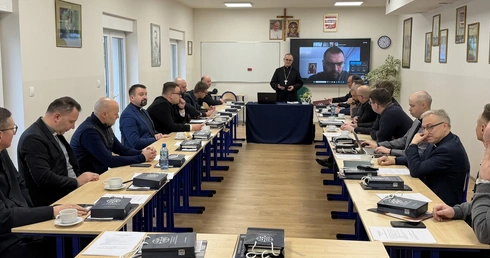 Spotkanie diecezjalnych duszpasterzy nauczycieli i wychowawców z abp. Andrzejem Przybylskim