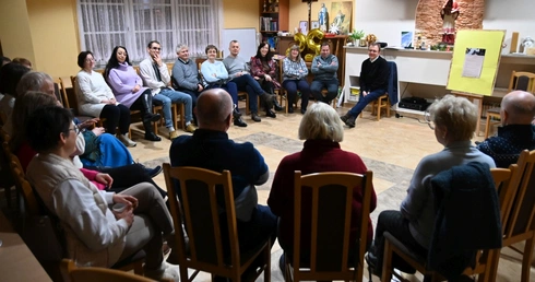 Rozmowa małżonków o szczęściu w codzienności