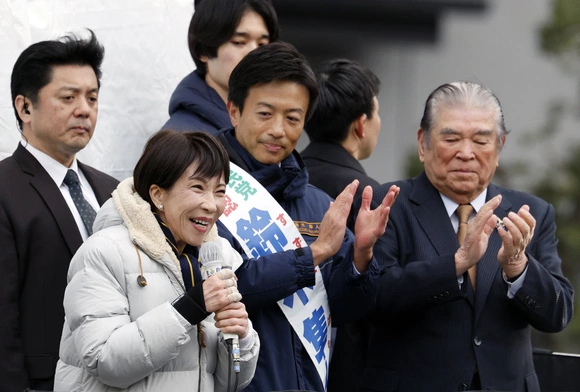 Historyczne i miażdżące zwycięstwo konserwatystów w wyborach w Japonii