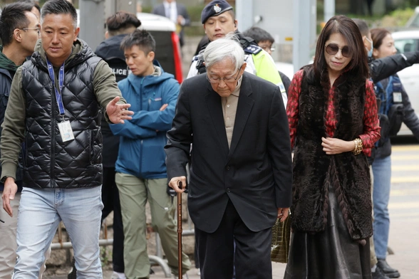 "Sądowa farsa". Prodemokratyczny potentat prasowy Jimmy Lai skazany na 20 lat więzienia