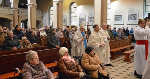 Dzień Chorego 2026. Bp Adam Wodarczyk sprawował Mszę św. w parafii św. Jadwigi w Chorzowie