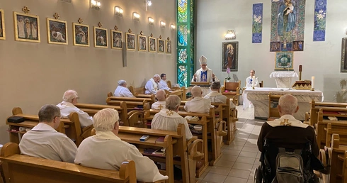 Dzień Chorego 2026. Mszy św. w Domu św. Józefa przewodniczył abp senior Wiktor Skworc