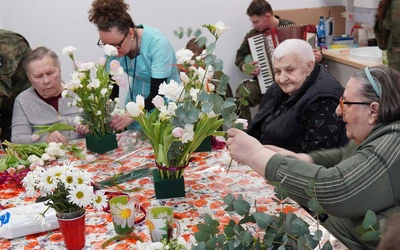 Wrocławskie hospicjum bonifratrów w Dzień Chorego zmieniło się w wielki ogród