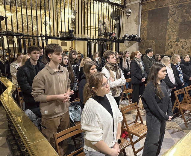 Msza św. w intencji młodych w Kaplicy Matki Bożej Jasnogórskiej. 