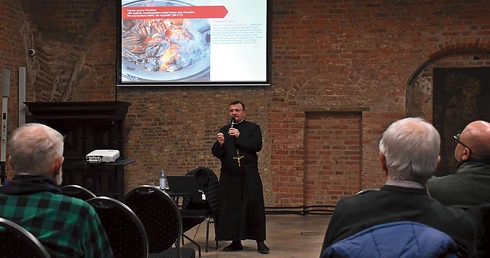 Wykład odbył się w sali wielofunkcyjnej Oblackiego Centrum Edukacji i Kultury. Wstęp był wolny.