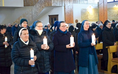 Bp Nitkiewicz podkreślił,  że istotą konsekracji jest codzienne spotkanie z Bogiem i drugim człowiekiem. 