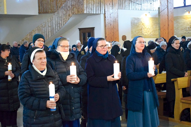 Bp Nitkiewicz podkreślił,  że istotą konsekracji jest codzienne spotkanie z Bogiem i drugim człowiekiem. 