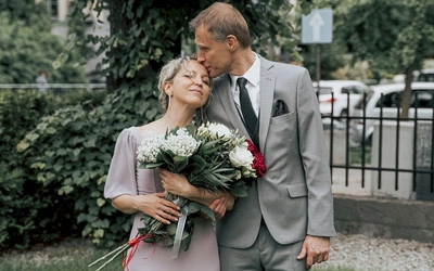 Katarzyna Laskowska z mężem Szymonem, wraz z jeszcze jednym małżeństwem, zapoczątkowali spotkania 25 lat temu. Teraz uczestniczy w nich prawie 40 par z różnym stażem wspólnego życia.