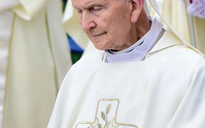 Biskup senior zmarł w 99. roku życia, 76. roku kapłaństwa  i 57. roku biskupstwa.