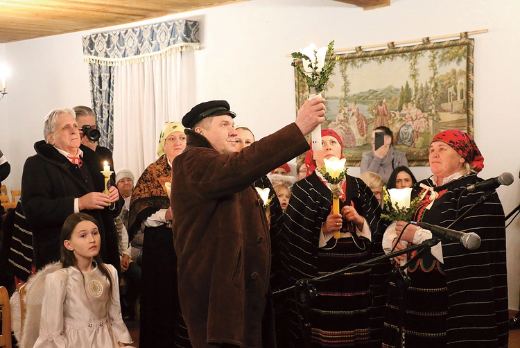 Koło Gospodyń Wiejskich „Grabowianki” z Grabowa nad Wisłą zaprezentowało zwyczaje i obrzędy ludowe. 