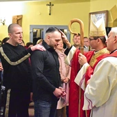 W wołowskiej jednostce penitencjarnej więźniowie regularnie przyjmują sakramenty.