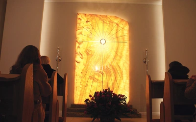 Kaplice Wieczystej Adoracji to miejsca, które szczególnie przeniknięte są Bożą obecnością. Na zdjęciu Dom Żywego Chleba – kaplica w Makowie Mazowieckim.