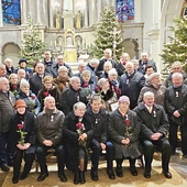 Małżeństwa, które przeżyły  ze sobą  co najmniej  50 lat, otrzymały odznaczenia i okolicznościowe dyplomy.