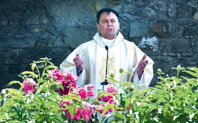 Ks. Krzysztof  Czech zaprasza  na spotkania  do Piwnicznej.